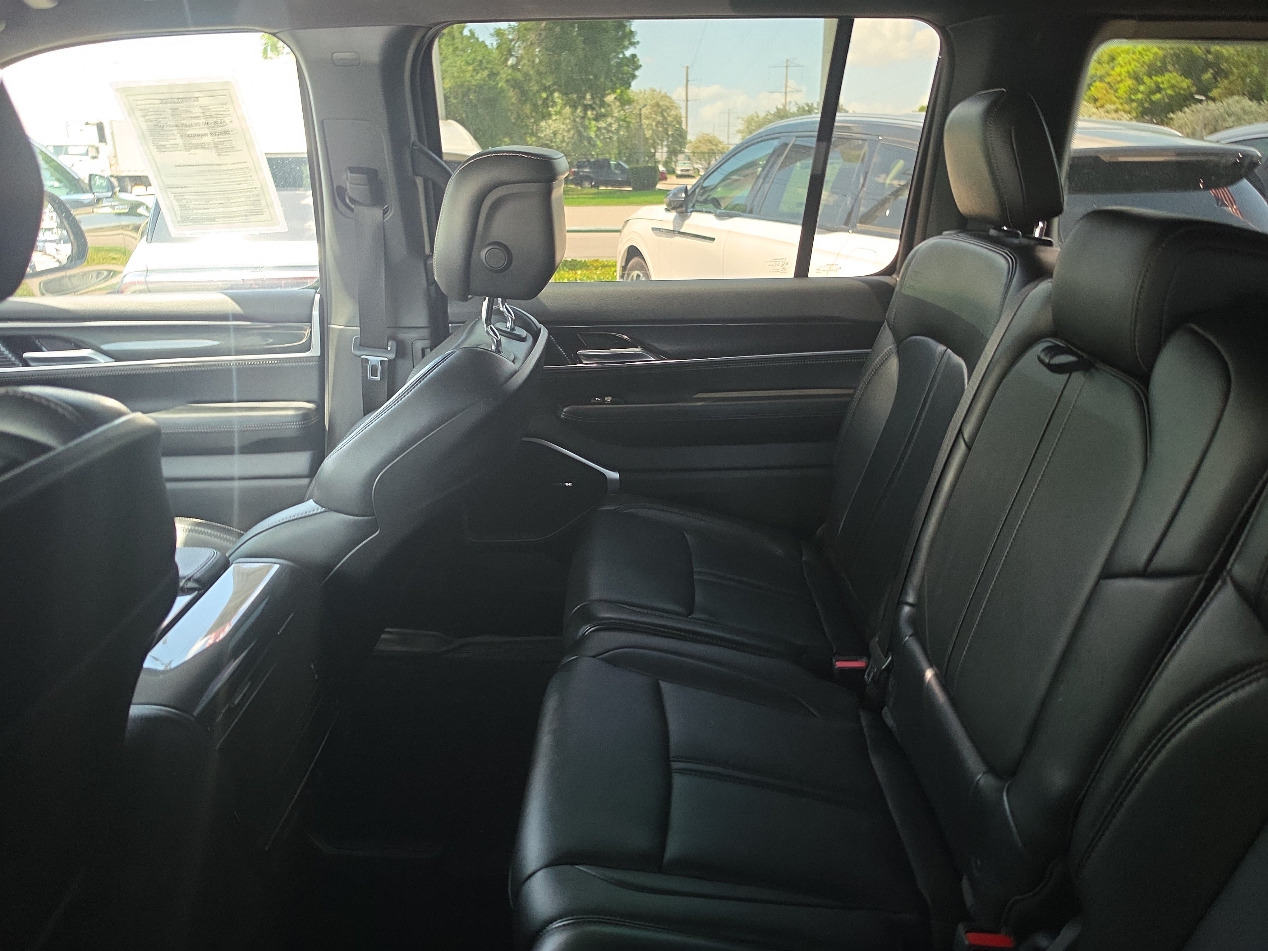 Used 2023 Jeep Wagoneer 2WD image 10