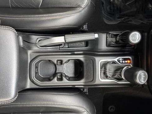 Used 2018 Jeep Wrangler Unlimited Sahara image 24