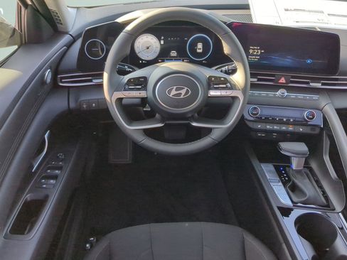 New 2025 Hyundai Elantra SEL FWD image 12