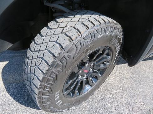 Used 2023 GMC Sierra 1500 AT4X image 10