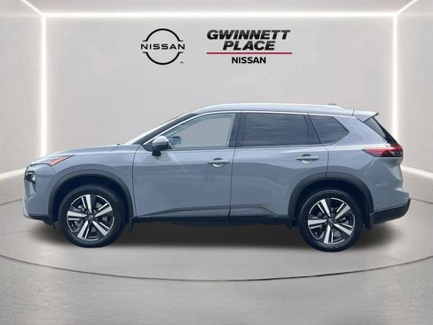 Certified 2025 Nissan Rogue SL w/ Tech Package FWD image 21