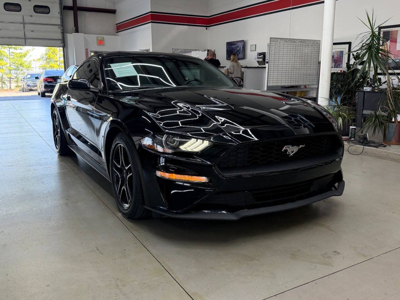Used 2018 Ford Mustang Coupe w/ Equipment Group 101A RWD image 1