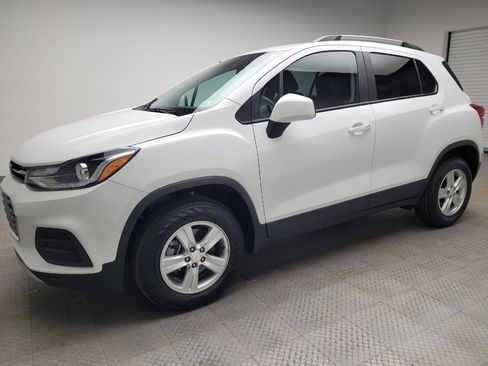 Used 2022 Chevrolet Trax LT w/ LT Convenience Package image 2