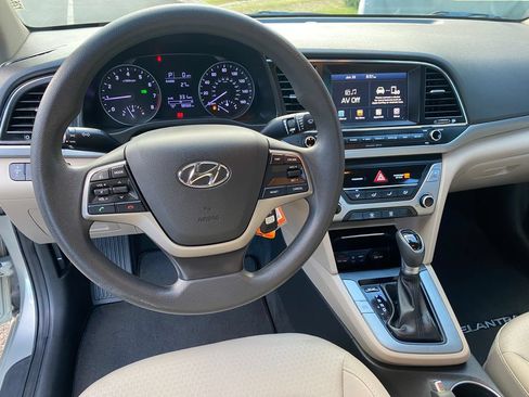 Used 2017 Hyundai Elantra SE FWD image 13