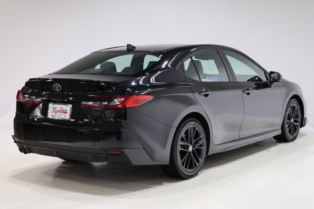 Used 2025 Toyota Camry SE FWD image 8