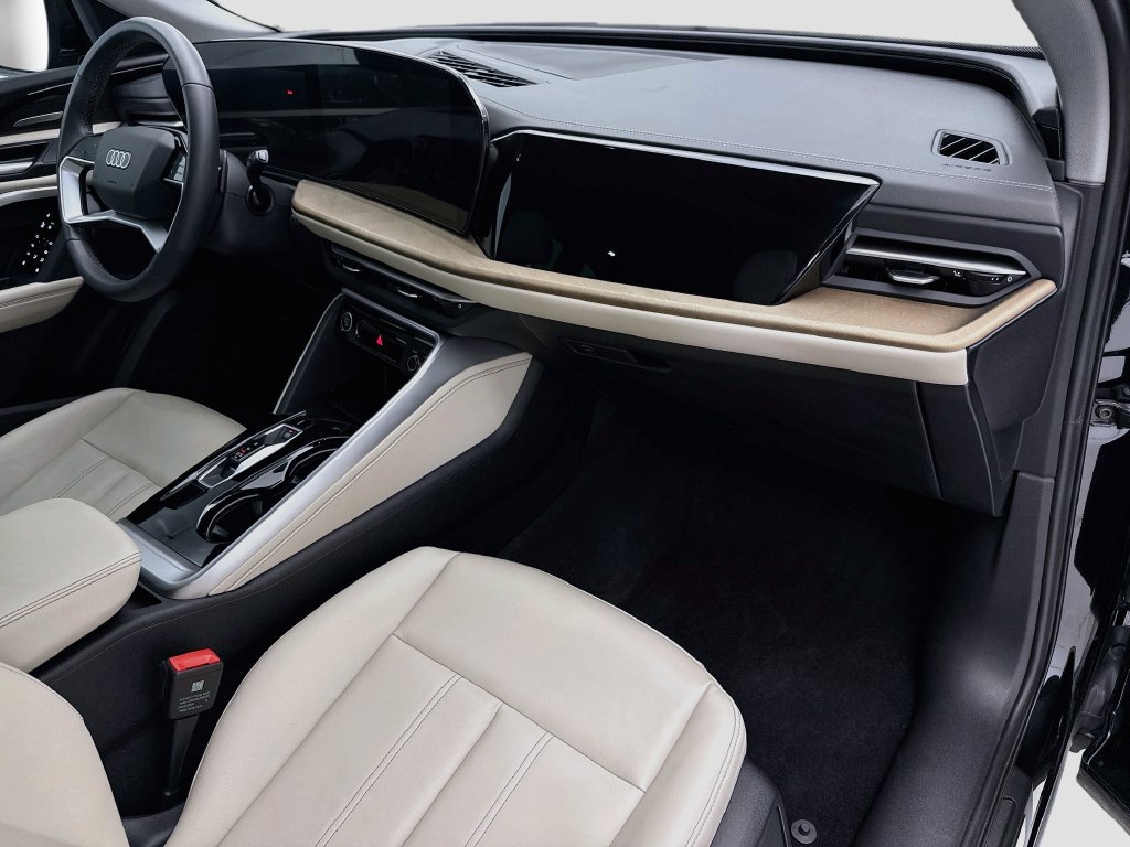 Certified 2025 Audi Q5 Premium Plus w/ Premium Plus AWD/4WD image 16