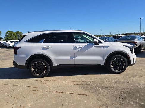 New 2026 Kia Sorento S image 9