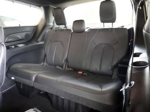 Used 2019 Chrysler Pacifica Touring-L Plus w/ Advanced Safetytec Group FWD image 24
