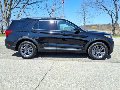 Used 2023 Ford Explorer XLT w/ Equipment Group 202A image 9