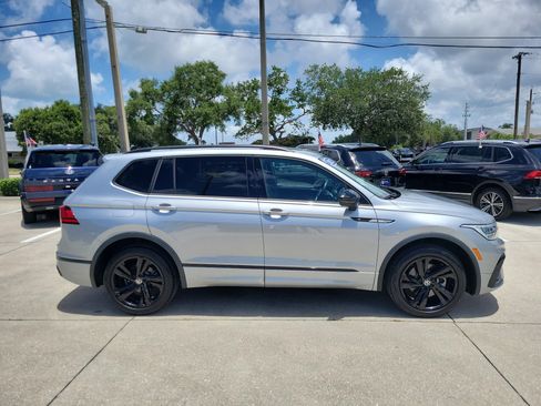 Certified 2023 Volkswagen Tiguan SE R-Line FWD image 3