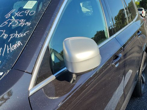 Used 2016 Volvo XC90 T6 R-Design w/ Protection Package Plus image 9