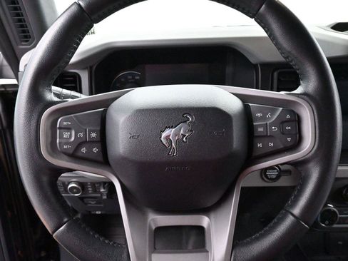 Used 2023 Ford Bronco Badlands image 16