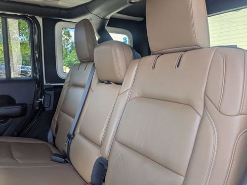 Used 2021 Jeep Wrangler Unlimited Rubicon AWD/4WD image 26