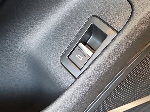 New 2025 Audi A6 3.0T allroad Prestige image 15