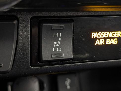 Used 2022 Toyota RAV4 XLE Premium image 30