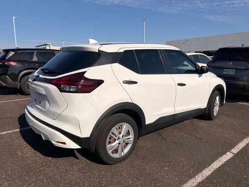 Used 2022 Nissan Kicks S FWD image 5
