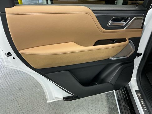 Used 2025 INFINITI QX80 Sensory image 40