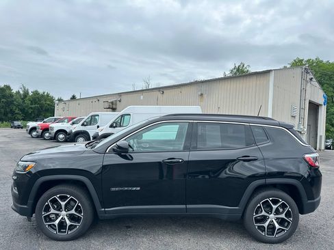 Used 2024 Jeep Compass Limited AWD/4WD image 9