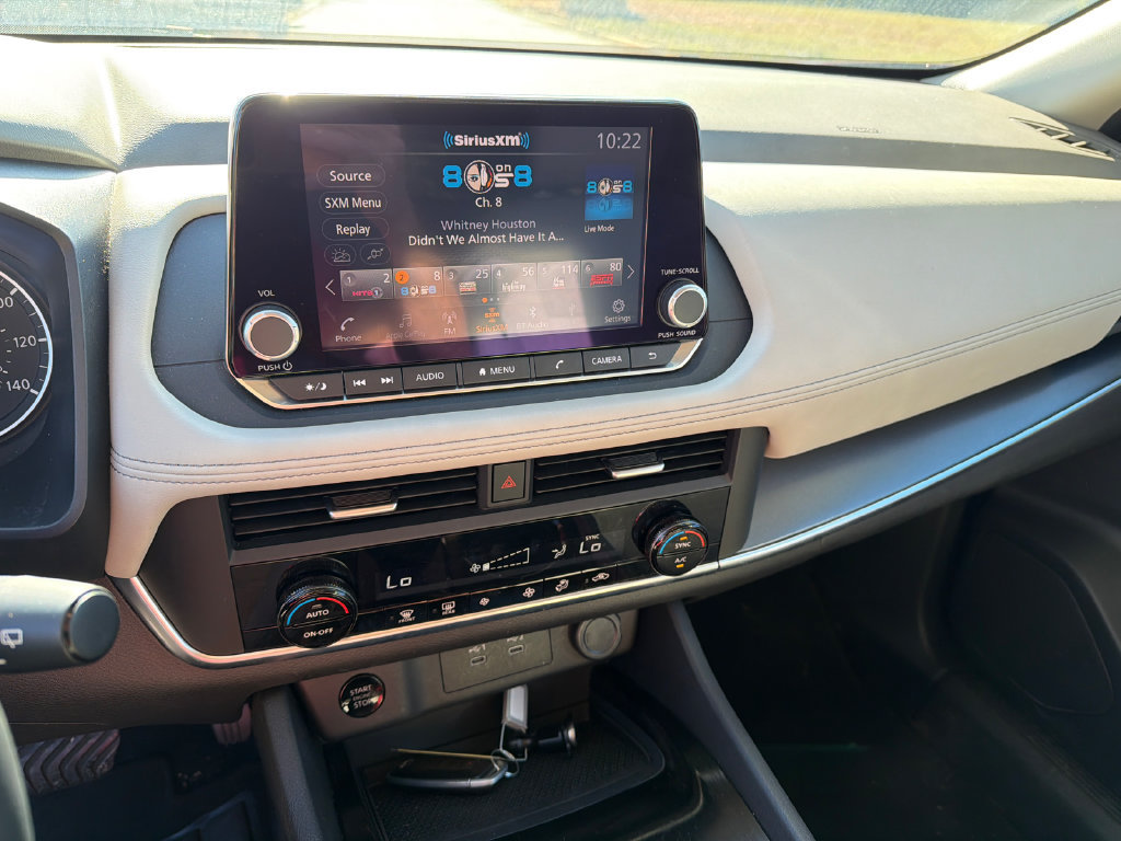 Used 2025 Nissan Rogue SV FWD image 28
