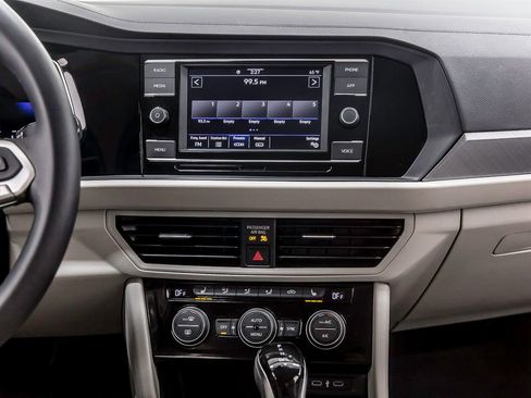 Used 2023 Volkswagen Jetta SE image 17