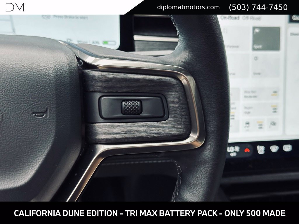 Used 2025 Rivian R1S Adventure Tri AWD/4WD image 32