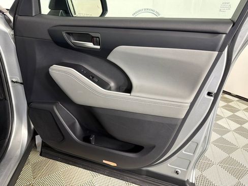 Used 2023 Toyota Highlander XLE image 15