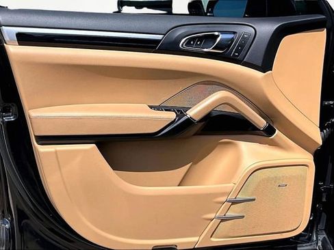 Used 2016 Porsche Cayenne image 18