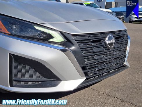 Used 2024 Nissan Altima 2.5 SV FWD image 2