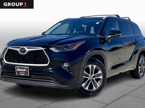 Used 2023 Toyota Highlander XLE image 1