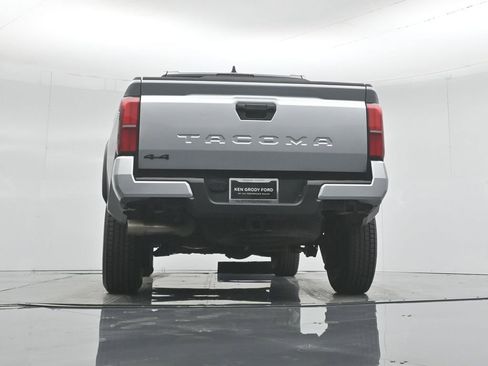 Used 2024 Toyota Tacoma TRD Off-Road image 46