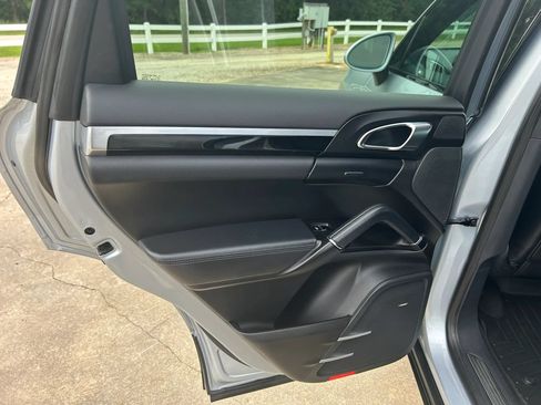 Used 2017 Porsche Cayenne AWD/4WD image 35
