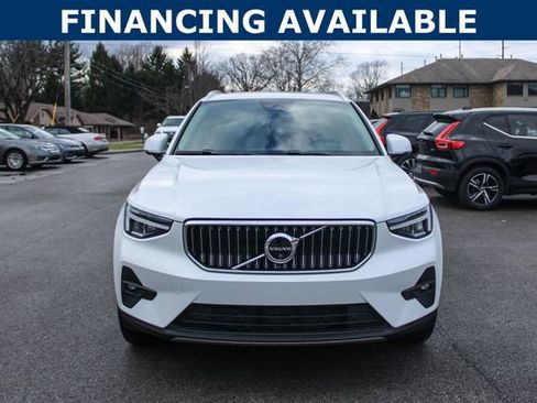 Used 2025 Volvo XC40 B5 Plus image 3
