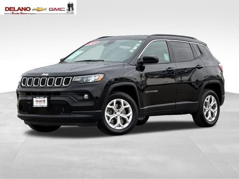Used 2024 Jeep Compass Latitude AWD/4WD image 1