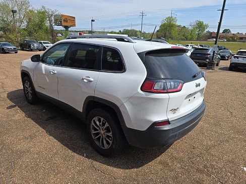 Used 2019 Jeep Cherokee Latitude Plus w/ Cold Weather Group image 6