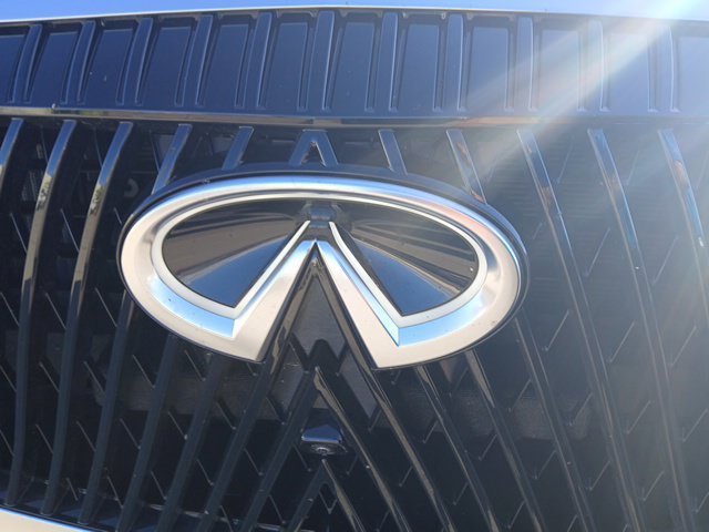 Certified 2025 INFINITI QX80 Luxe RWD image 2