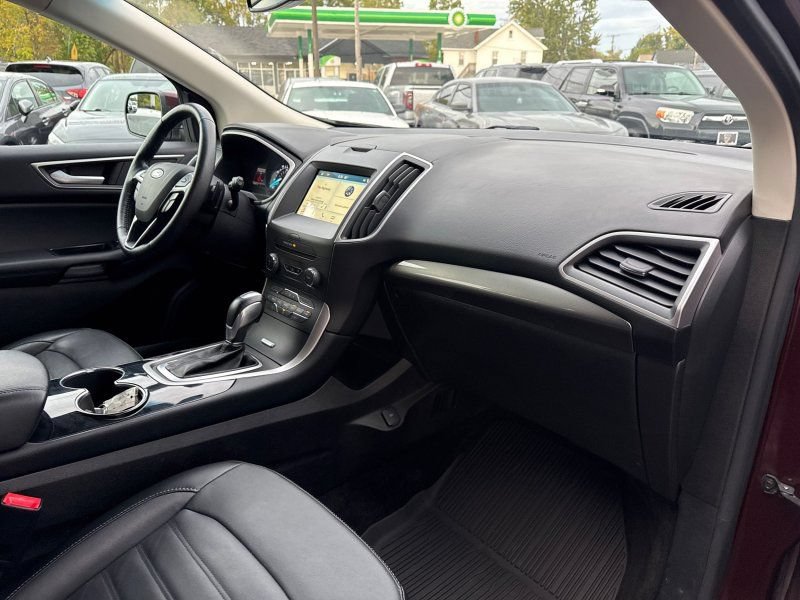 Used 2018 Ford Edge SEL w/ Equipment Group 201A AWD/4WD image 16
