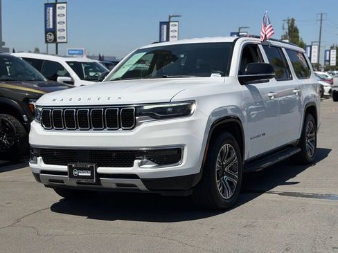 Used 2024 Jeep Wagoneer L Series II w/ Flexible Seating Group AWD/4WD image 5