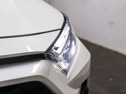 Used 2022 Toyota RAV4 XLE Premium FWD image 7