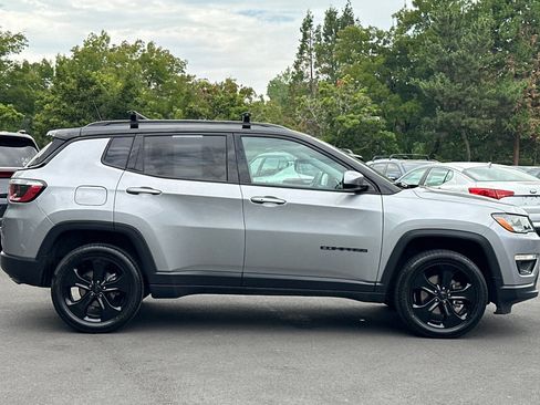 Used 2019 Jeep Compass Latitude AWD/4WD image 3
