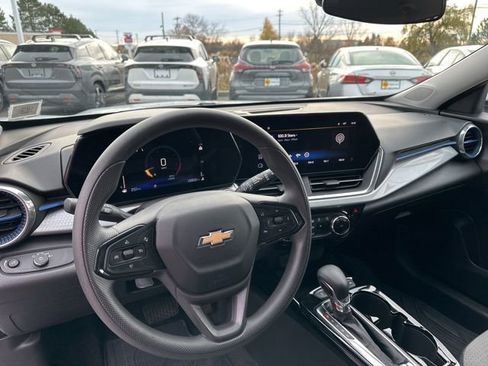 Used 2024 Chevrolet Trax LT image 20