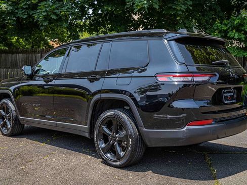 Used 2023 Jeep Grand Cherokee L Laredo image 4