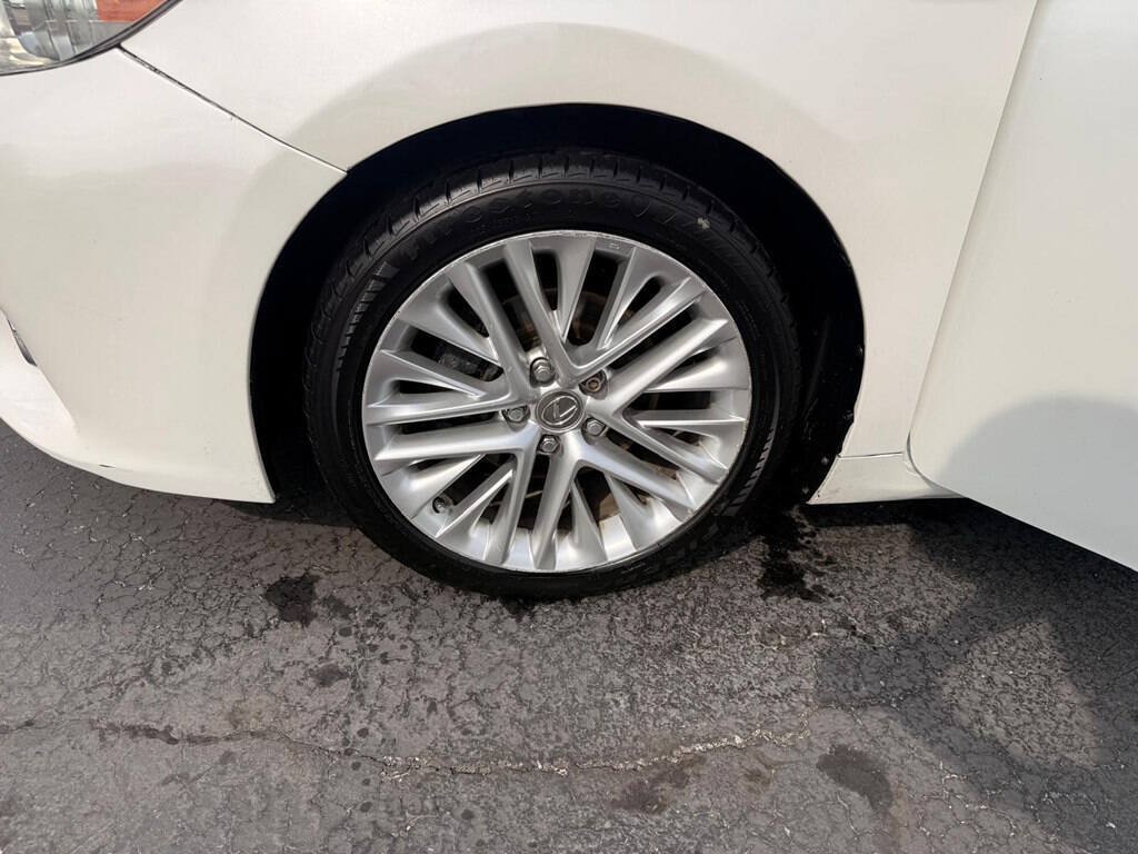 Used 2014 Lexus ES 350 w/ Ultra Luxury Package FWD image 22