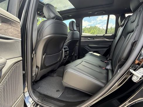 New 2025 Jeep Grand Cherokee Limited w/ Luxury Tech Group II image 12