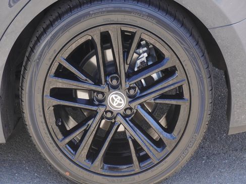 Used 2025 Toyota Camry SE w/ Convenience Package FWD image 7