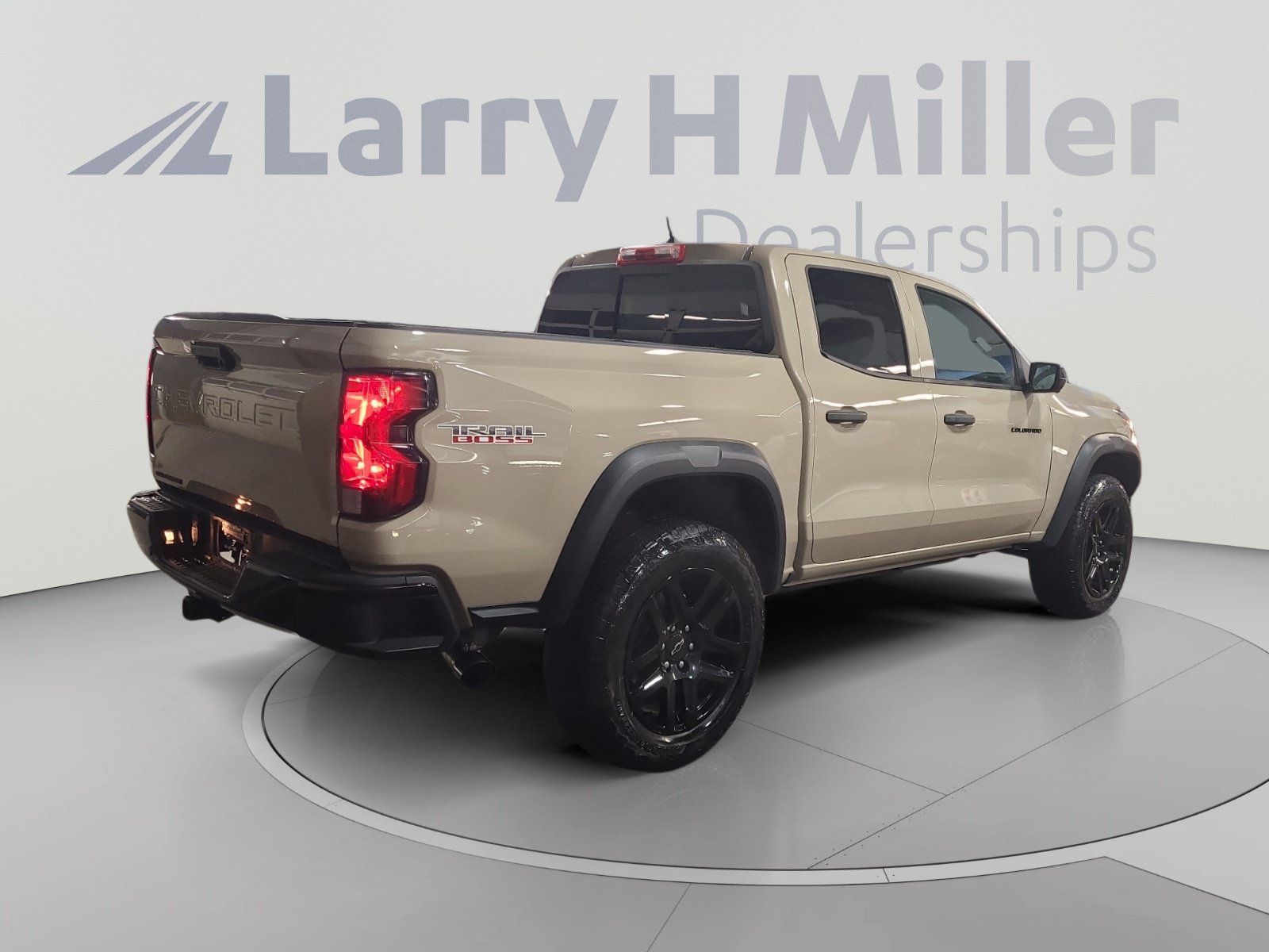 Used 2024 Chevrolet Colorado Trail Boss w/ Technology Package AWD/4WD image 5