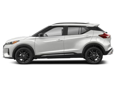 Used 2024 Nissan Kicks SR w/ SR Premium Package FWD image 6