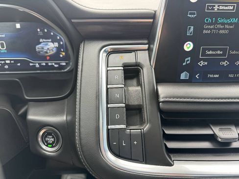 Used 2022 Chevrolet Suburban Z71 w/ Luxury Package AWD/4WD image 22
