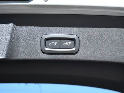 Used 2026 Volvo XC40 B5 Plus AWD/4WD image 28