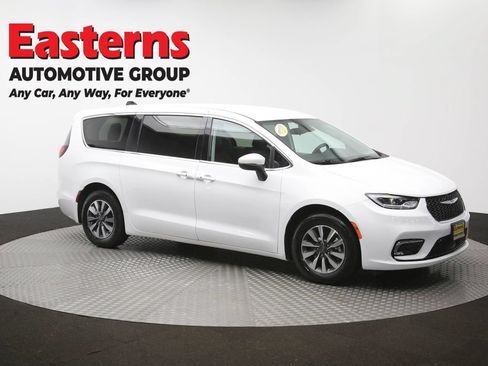 Used 2023 Chrysler Pacifica Touring-L FWD image 51