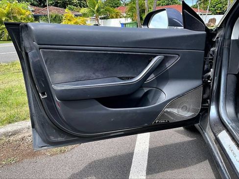 Used 2018 Tesla Model 3 Long Range RWD image 18